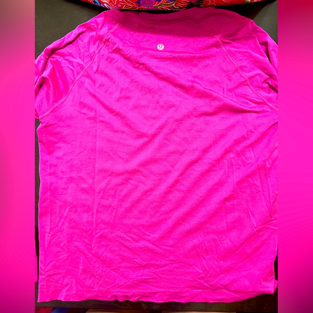 NWOT Swiftly Tech Long-Sleeve Shirt 2.0
Race Length SMOKE FREE HOME